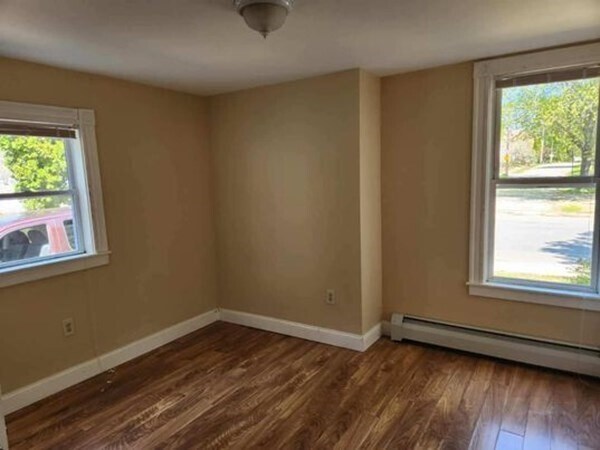 Building Photo - 291 Main St