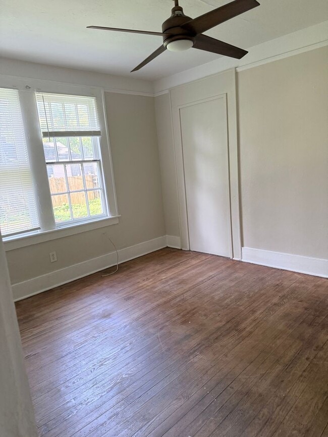 Building Photo - 3 Bed 1 Bath For Rent