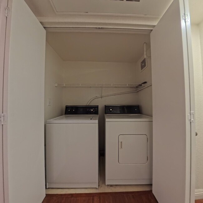 Building Photo - 2nd Level Specious One Bedroom Condo at Copper Sands!