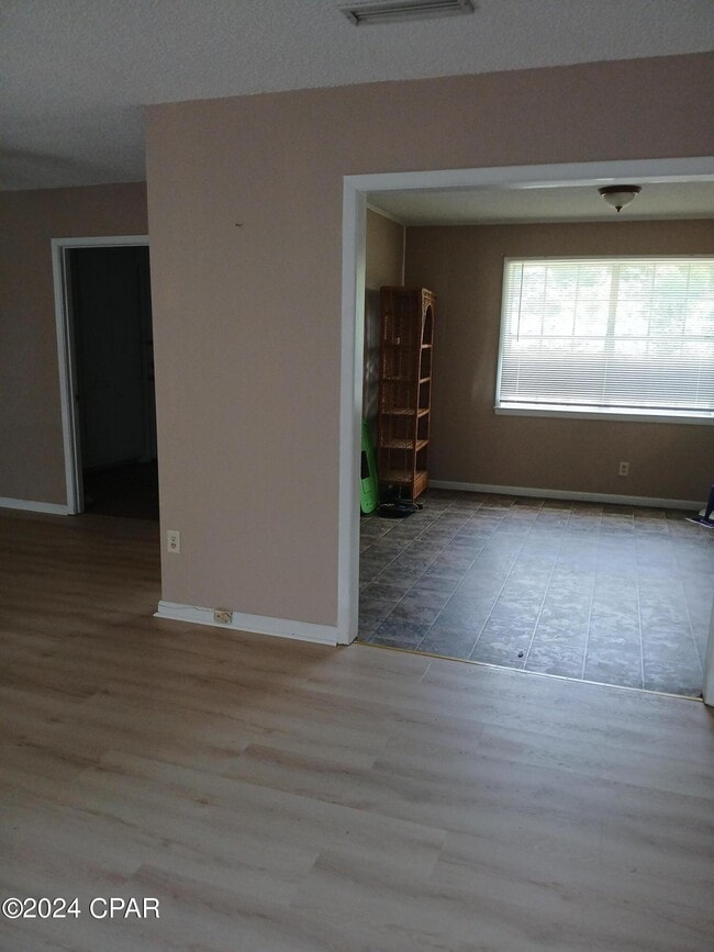 Building Photo - 4862 Dogwood Dr