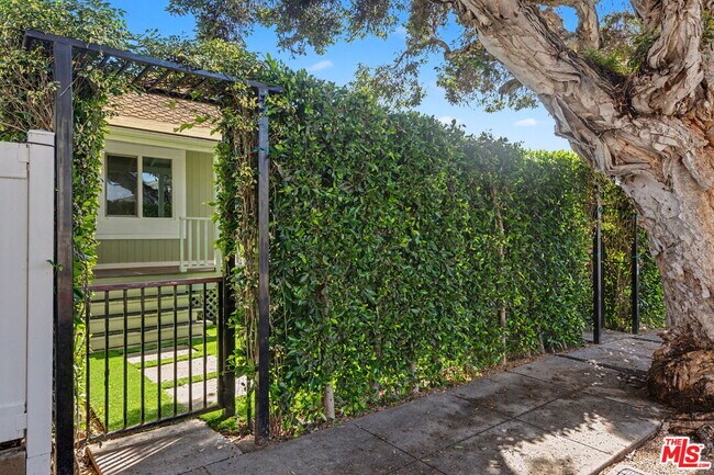 Building Photo - 516 Hill St