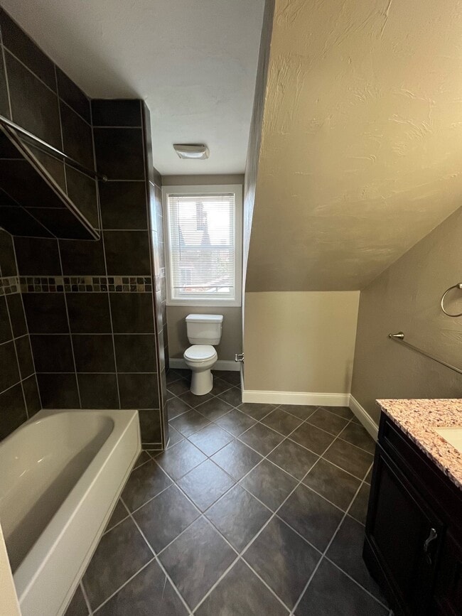 Building Photo - 185 Lodi Way