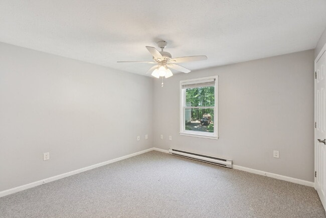 Building Photo - Beautiful 2Bed/1Bath condo in desirable co...