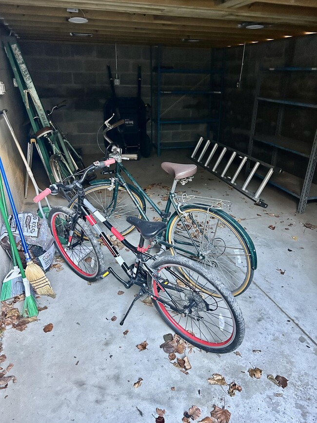 Building Photo - 1682 Bagley St