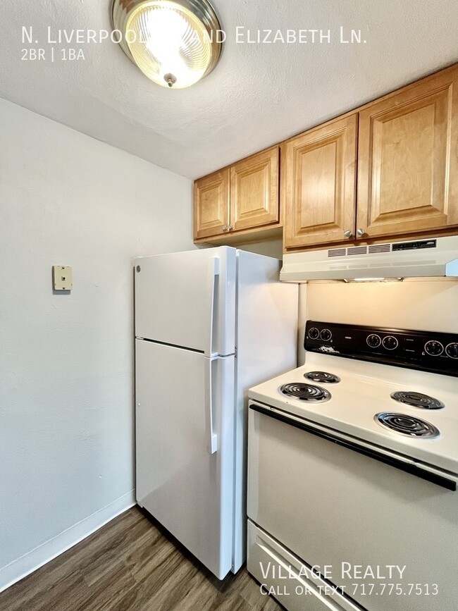 Building Photo - END-unit! Affordable 2-Bed Convenient to I...