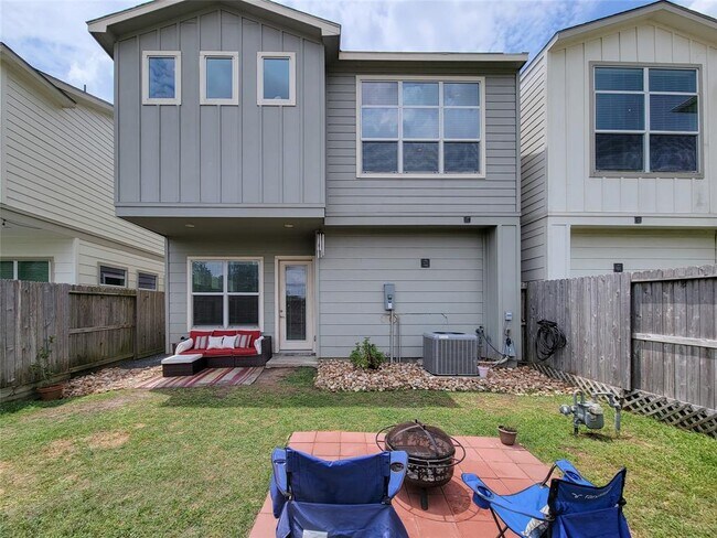 Building Photo - 1842 Parana Dr