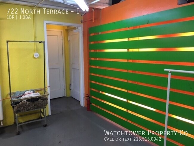 Building Photo - 722 North Terrace