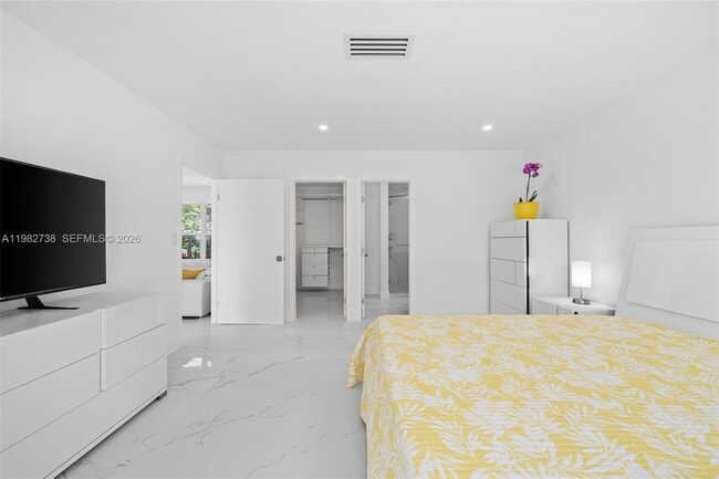 Building Photo - 2816 NE 35th St