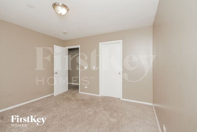 Building Photo - 456 E Lorraine Ave