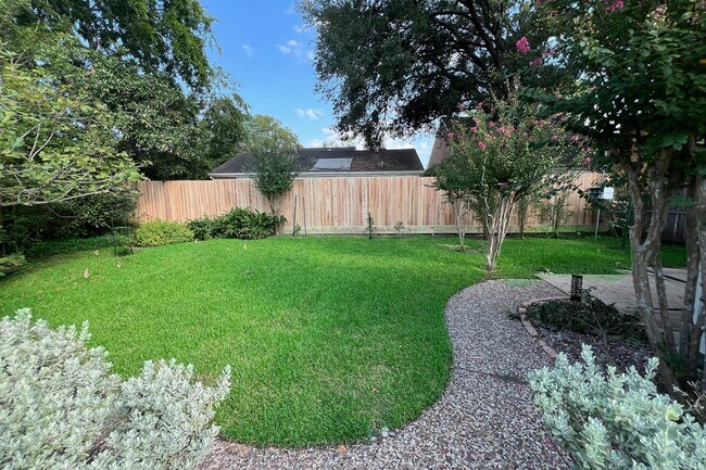 Building Photo - 12210 Ravenmoor Dr