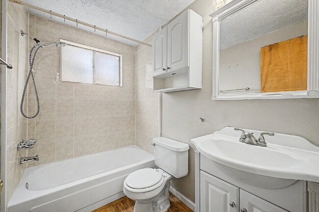 Building Photo - North Washington park one bedroom / one bath Apartment  for rent