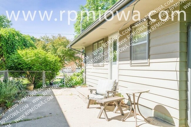 Building Photo - WELCOME HOME!! 3 Bedroom, 1 Bath Home in D...