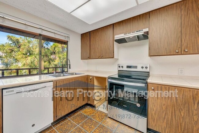 Building Photo - 2940 Lawrence St