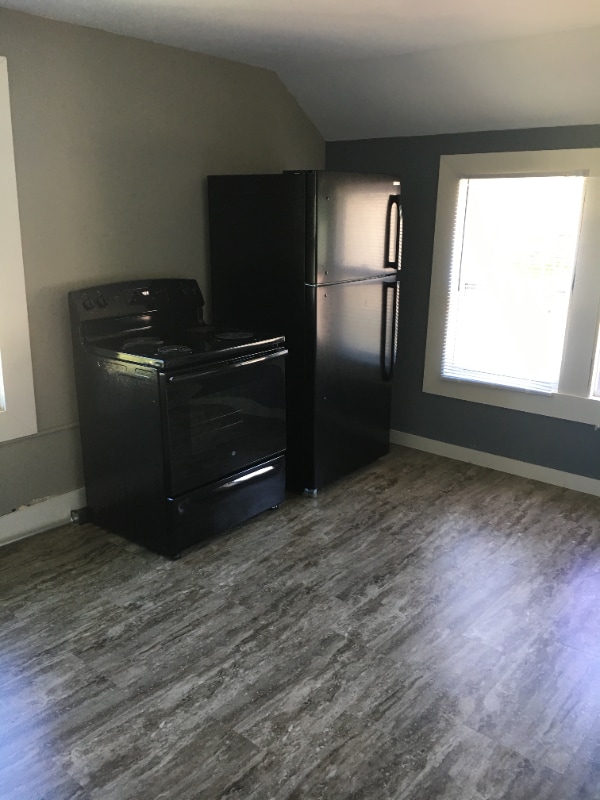 Building Photo - 1306 Charles St