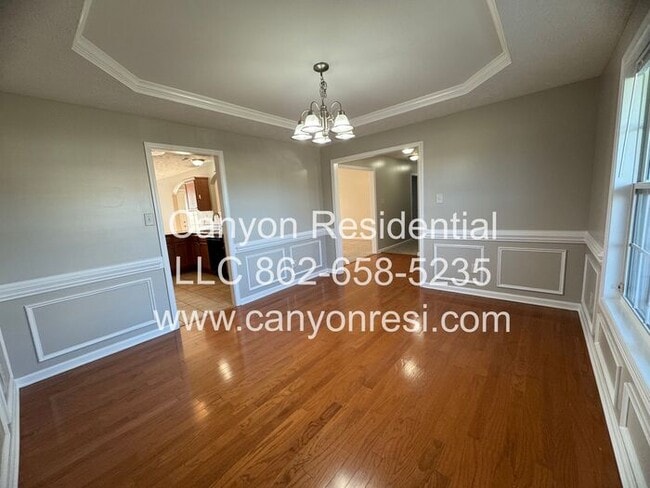 Building Photo - 105 Scaley Bark Dr