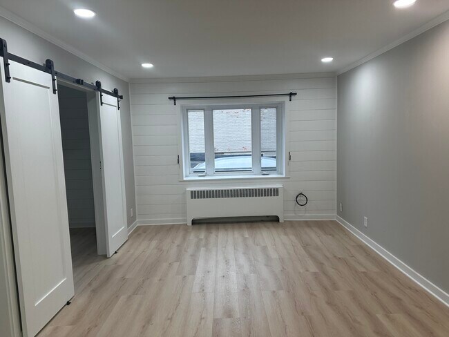 Building Photo - 137 N Center St