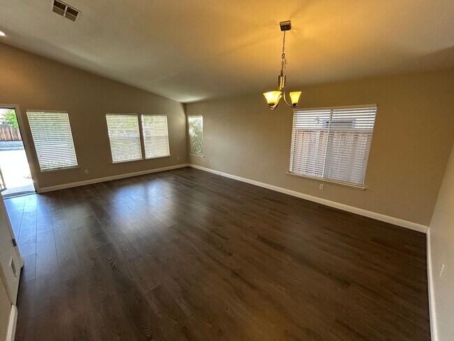 Building Photo - 1145 Stonecrest Dr