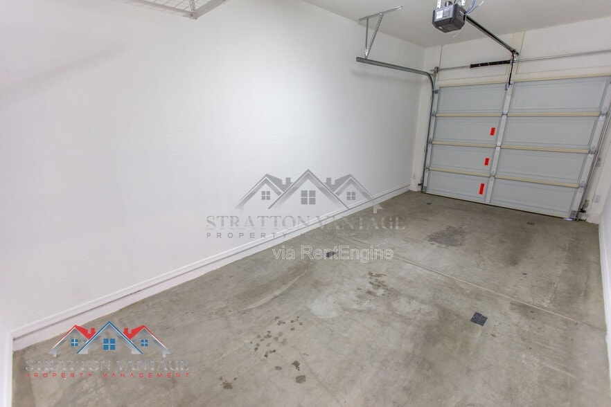 Building Photo - 16221 W Mercer Ln