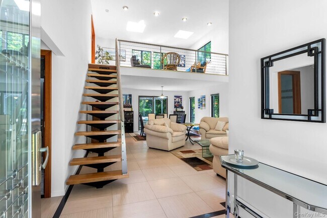 Building Photo - 6 Strathmore Ct