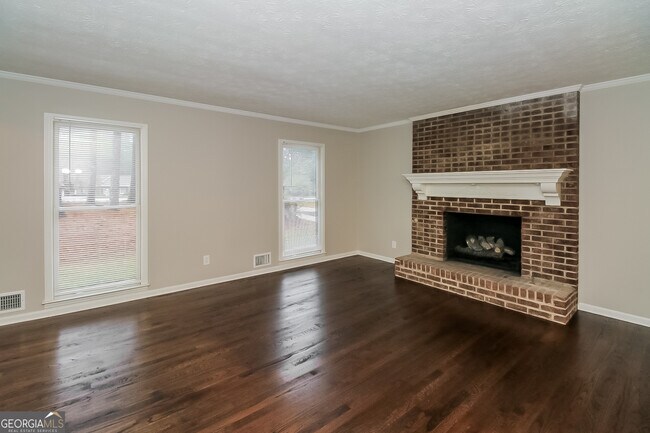 Building Photo - 3103 Skyland Dr