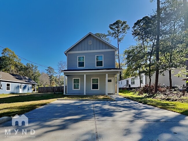 Building Photo - 15840 Forest Dr