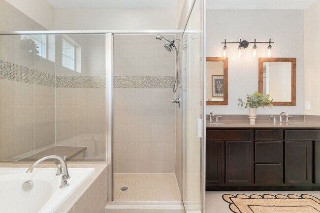 Building Photo - Evolve Real Estate: Evolve Real Estate: Meticulous Executive 4 Bedroom Plus Den Plus Finished Bas...