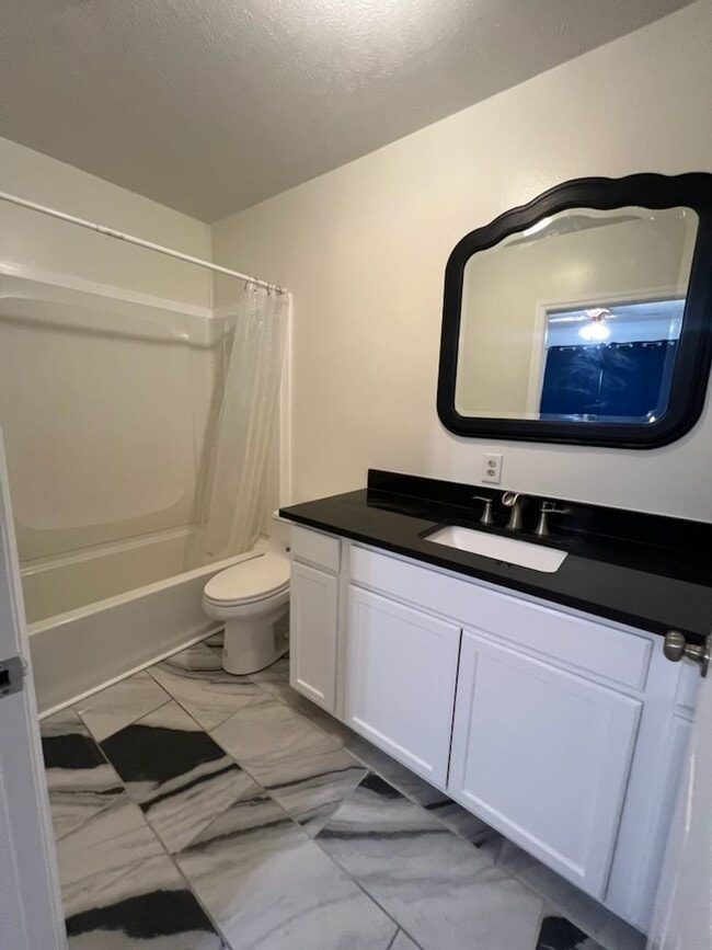 Building Photo - ***PROMOTION $100 OFF FIRST MONTHS RENT***...