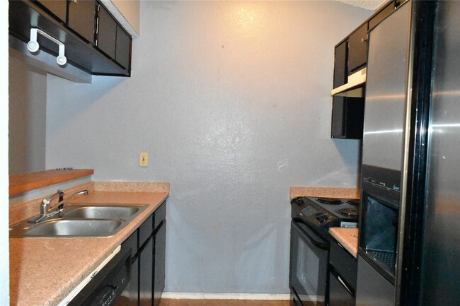 Building Photo - 2014 High Bluff Dr