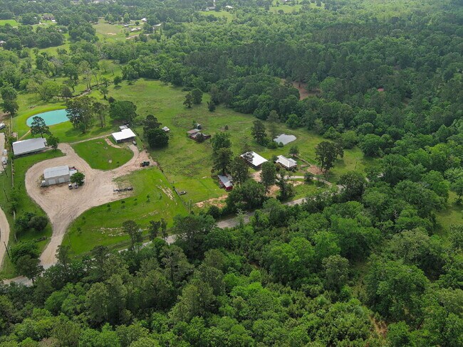 Building Photo - Welcome to quiet, country living with close proximity to MISD schools, and downtown Montgomery am...