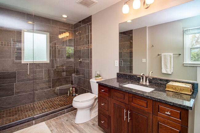 Building Photo - 597 Nash Rd