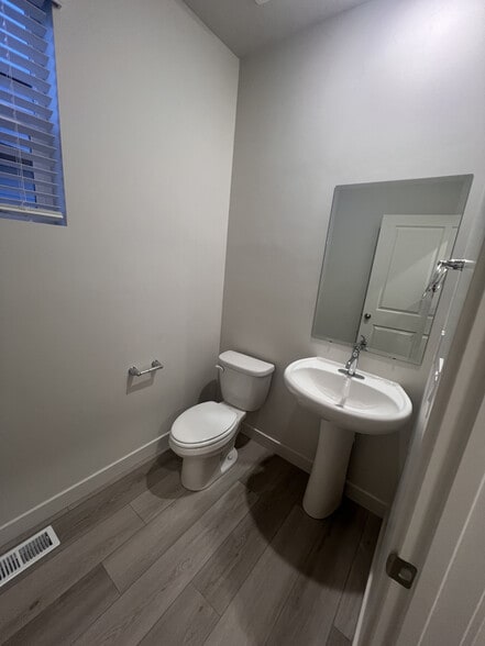 Half Bath - 384 W 630 N