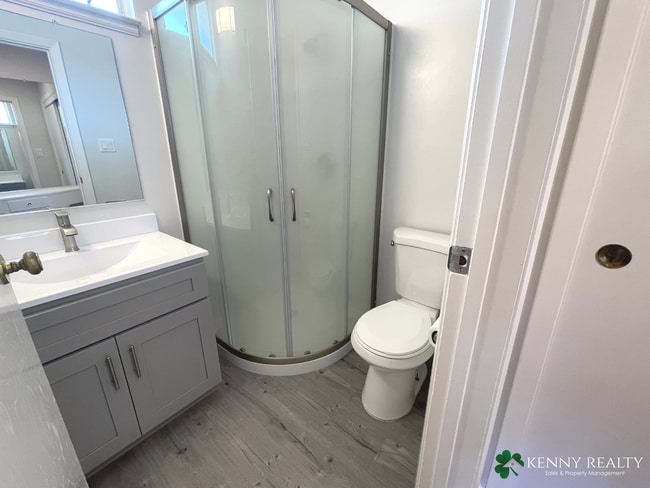 Building Photo - Remodeled Three Bedroom Plus Bonus Room House in Daly City