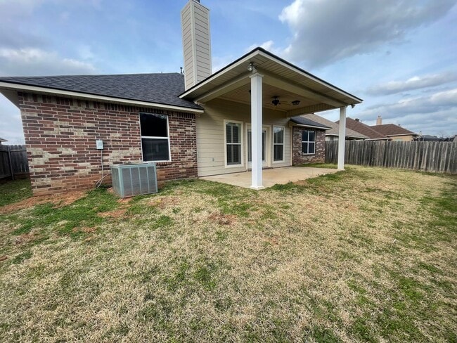 Building Photo - Riverbrooke Subdivision Beauty! Move in Ready!