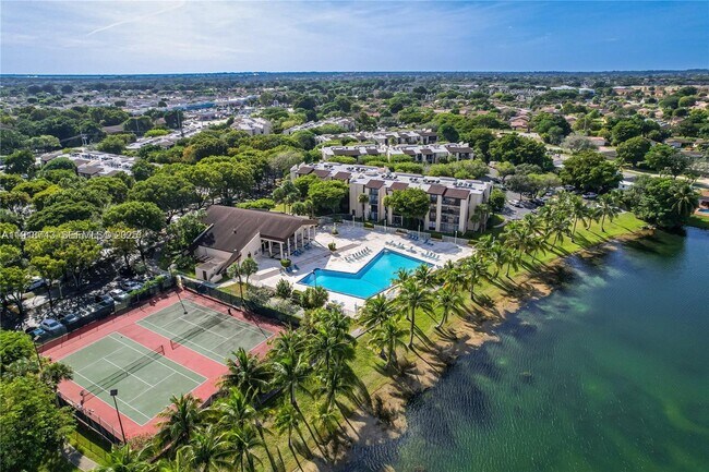 Building Photo - 14415 N Kendall Dr