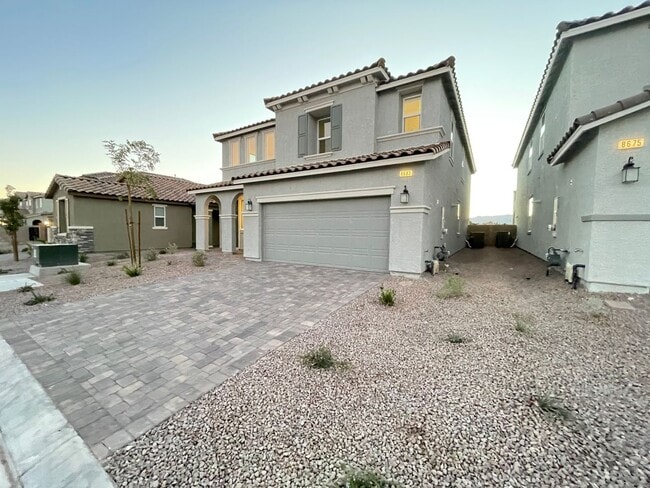 Building Photo - 5 Bed 3 1/2 Bath,  Beautiful home in gated community!