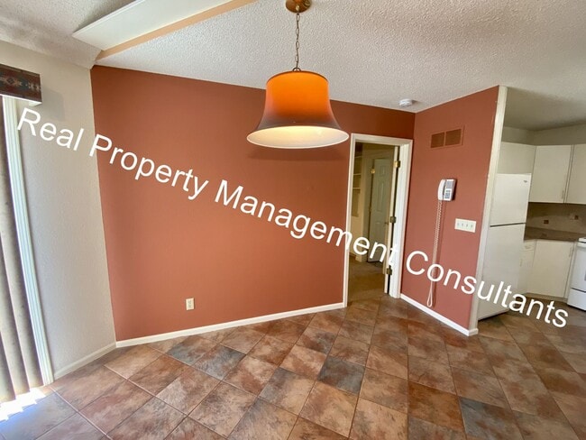 Building Photo - Custom Home in Liberty with 3rd Non-conforming Bedroom