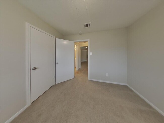 Building Photo - 3551 Windmoor Dr