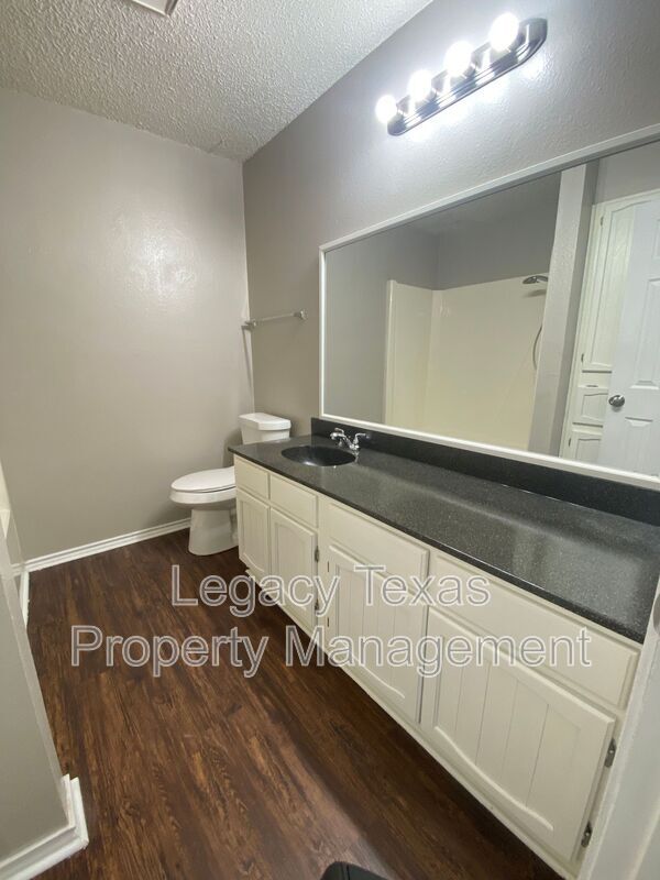 Building Photo - 1608 Sun Valley Dr