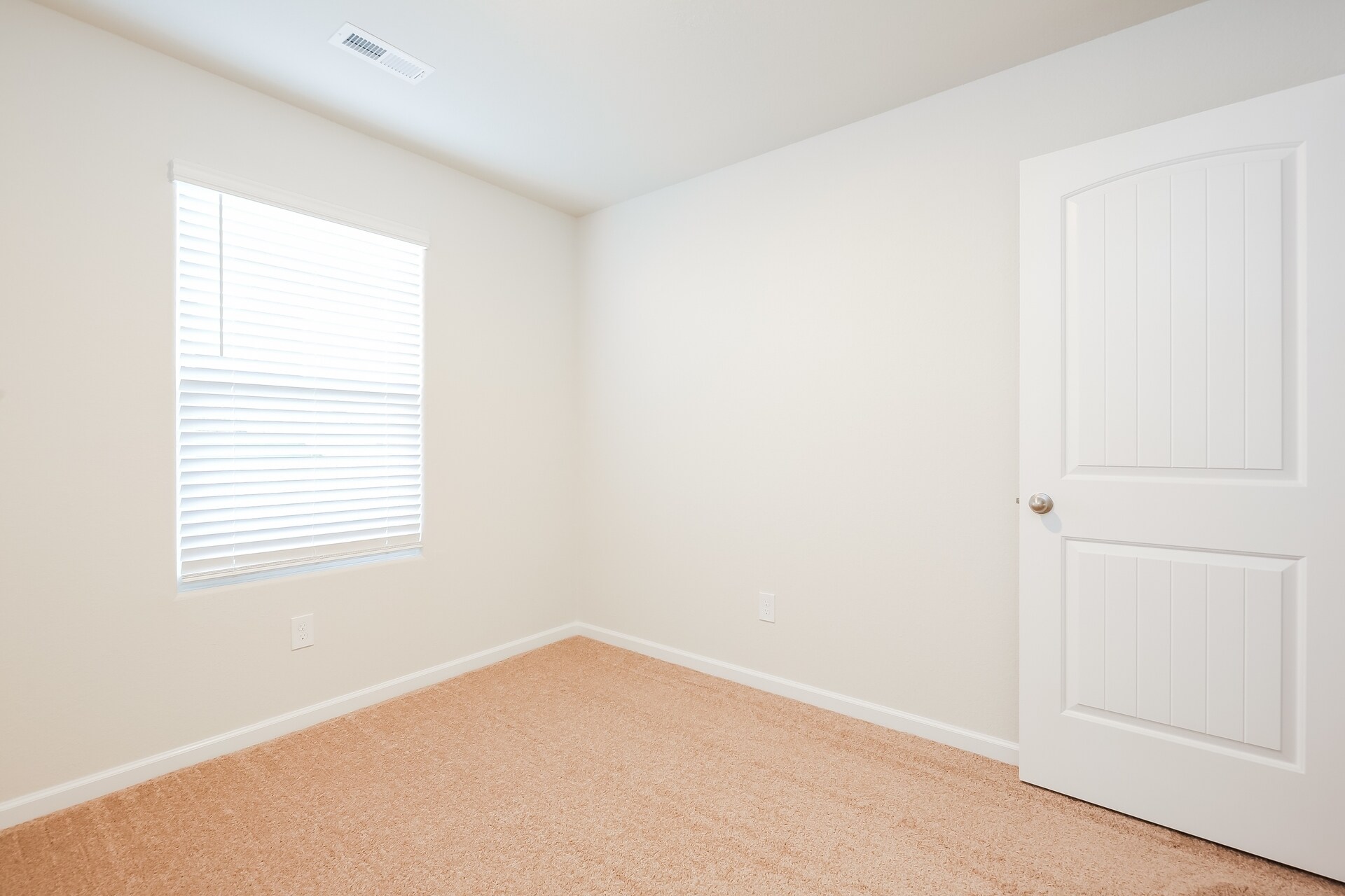 Building Photo - 2127 Southlea Dr