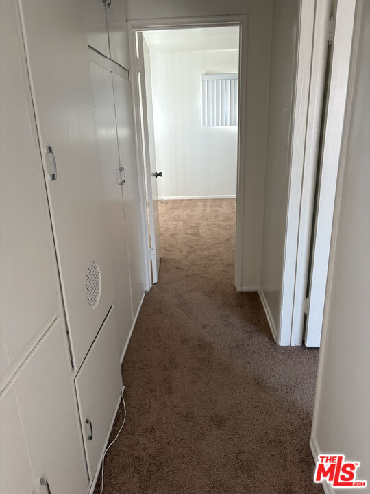 Building Photo - 818 E Nutwood St