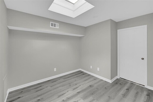 Building Photo - 1300 Augusta Dr