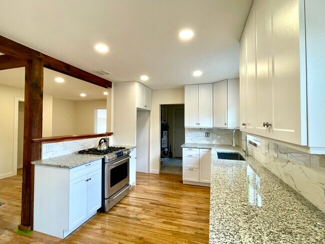 Building Photo - 850 S Osage St