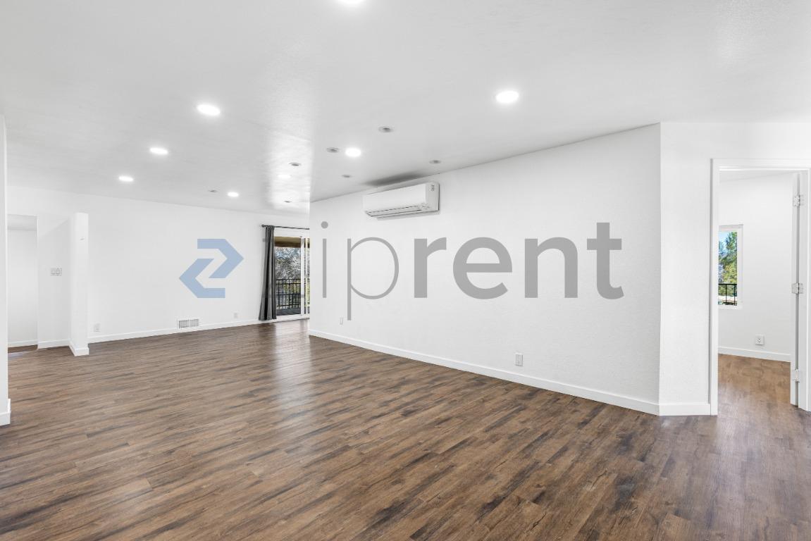 Building Photo - Unit