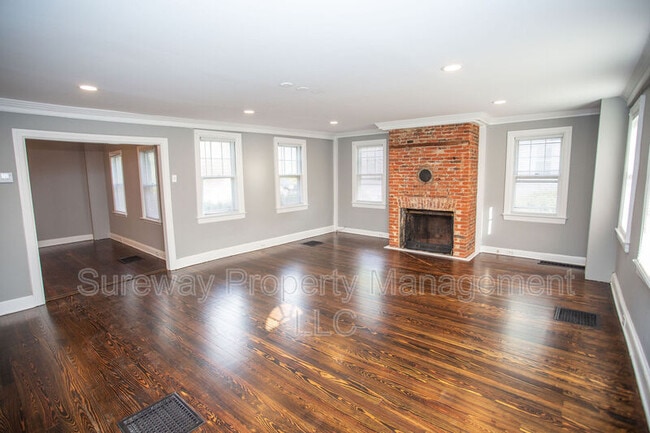 Building Photo - 220 S Church St