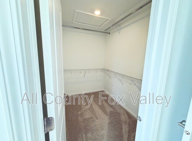 Building Photo - 1135 White Oak Cir