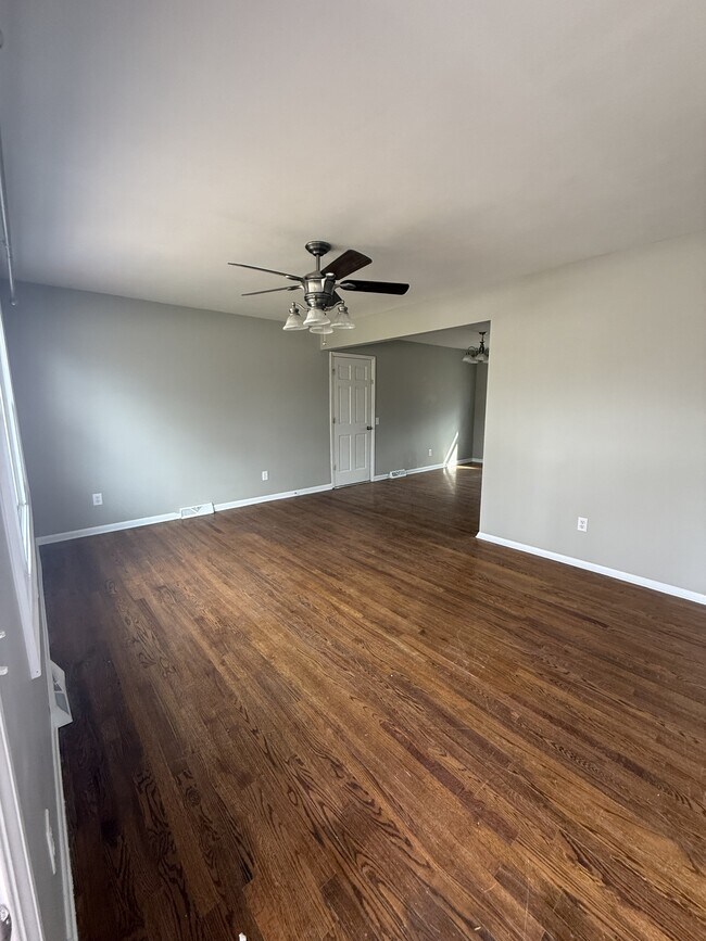 Building Photo - 732 E Culton St