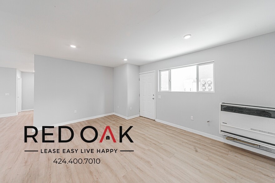 Building Photo - 923 W 75th St