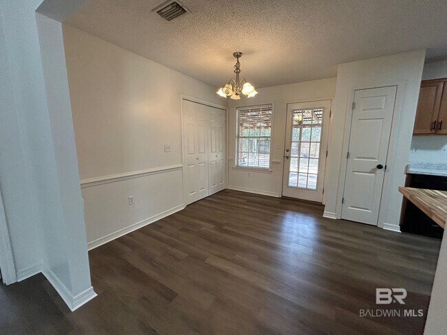 Building Photo - 112 Cluster Oaks Ct