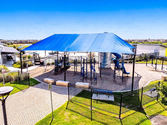 Building Photo - NO CARPET! Up to 1 Month Free Rent with 18-24 Month Lease! No Security Deposit Programs Available.
