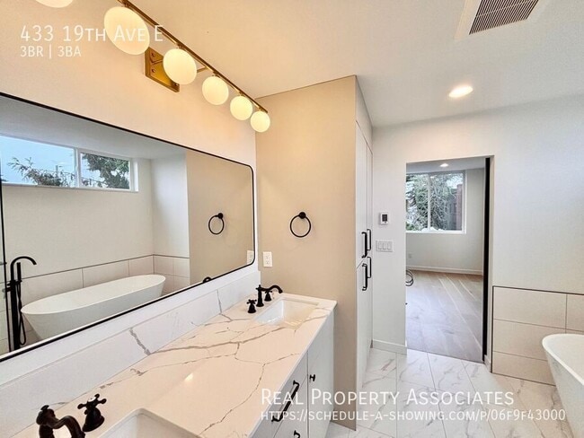 Building Photo - 433 19th Ave E